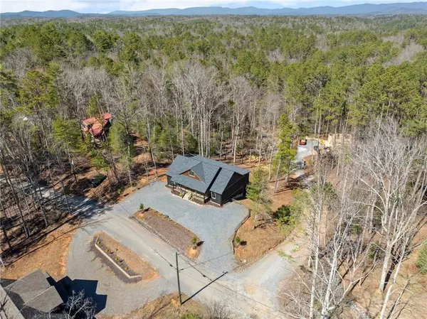 Ellijay, GA 30540,106 Francis WAY