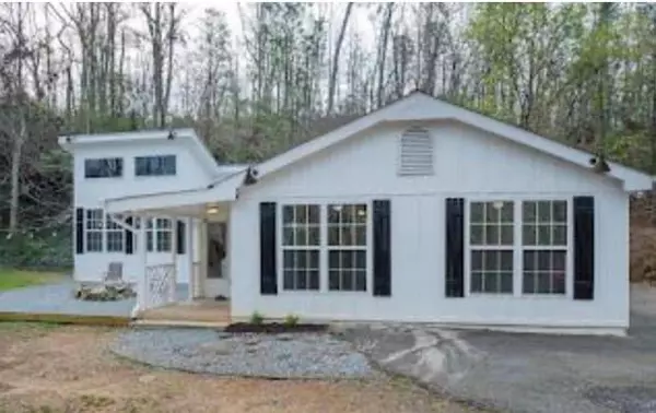549 Poole RD, Ball Ground, GA 30107