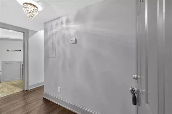 Atlanta, GA 30305,2855 Peachtree RD NE #302