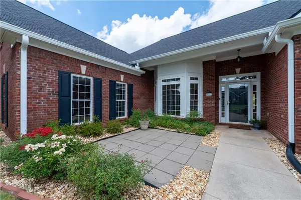 Hoschton, GA 30548,915 Cruce Lake DR
