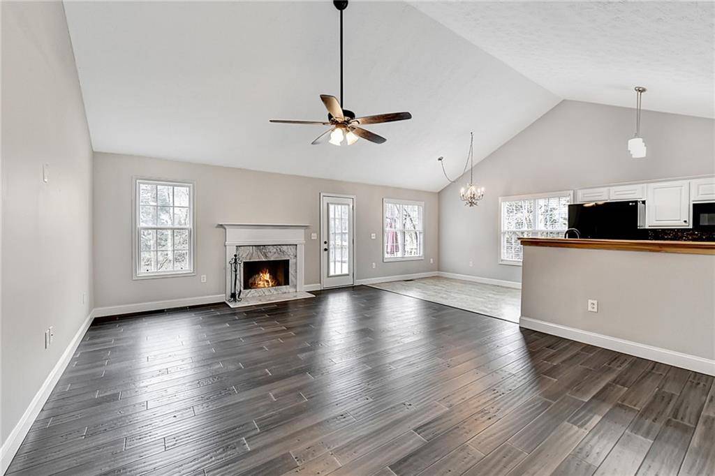 Hoschton, GA 30548,601 Stoneview DR