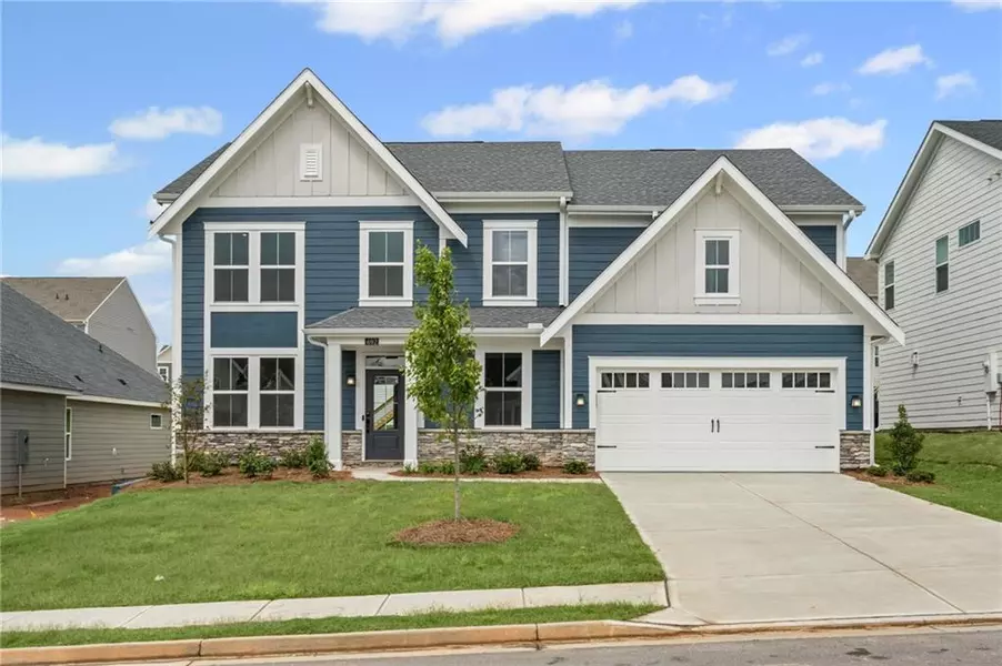 692 Crystal Lake Pkwy, Hoschton, GA 30548