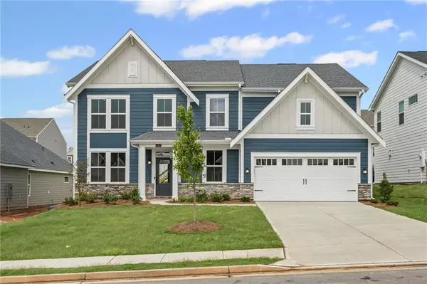692 Crystal Lake Pkwy, Hoschton, GA 30548