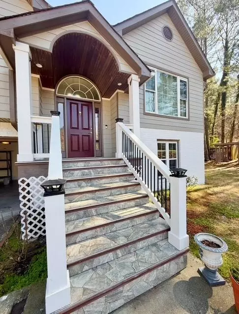 Loganville, GA 30052,5011 CLIFF TOP DR