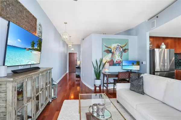 Atlanta, GA 30326,3324 Peachtree RD NE #2807