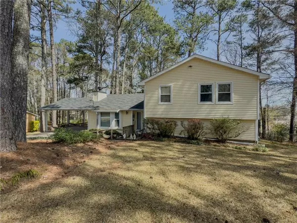 Lilburn, GA 30047,1018 Chartley DR SW