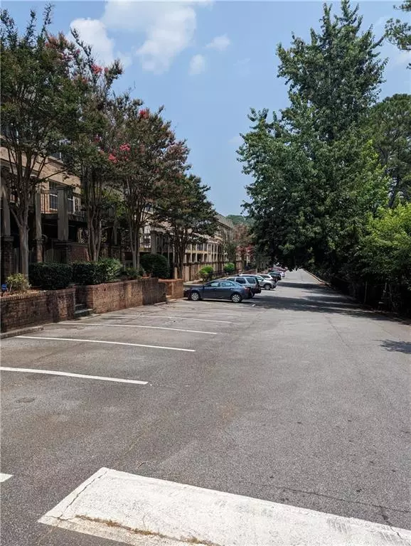 Atlanta, GA 30328,6980 ROSWELL RD #E11