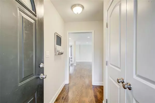 Atlanta, GA 30339,3716 Stonewall CIR SE