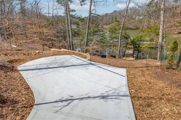 Gainesville, GA 30506,6011 Barefoot DR