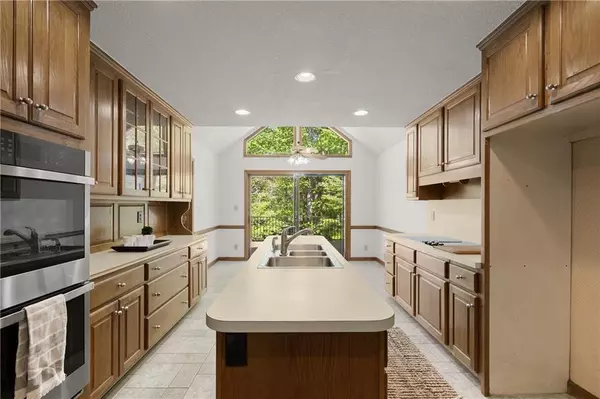 Roswell, GA 30075,1015 Brooksglen DR