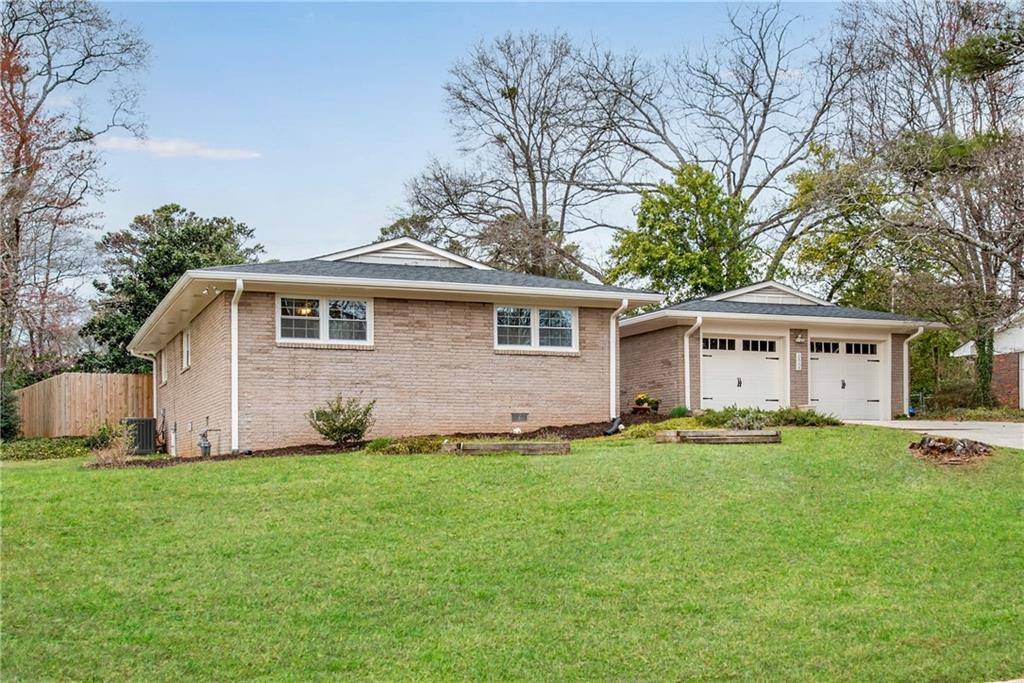 Roswell, GA 30075,1040 Tuxedo DR