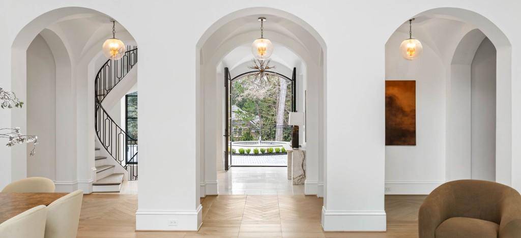 Sandy Springs, GA 30327,5245 Kenbrook WAY