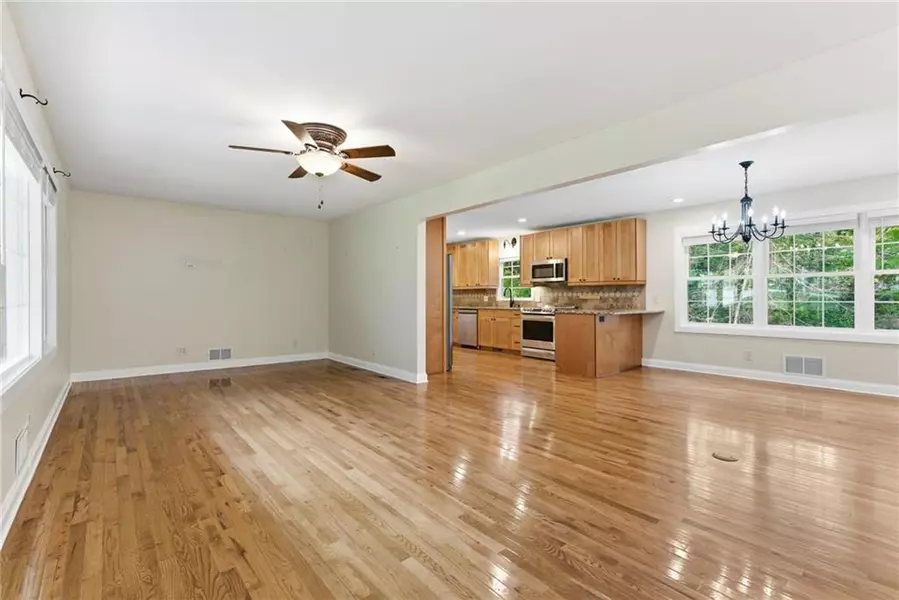 1505 Robinhood TRL, Gainesville, GA 30501