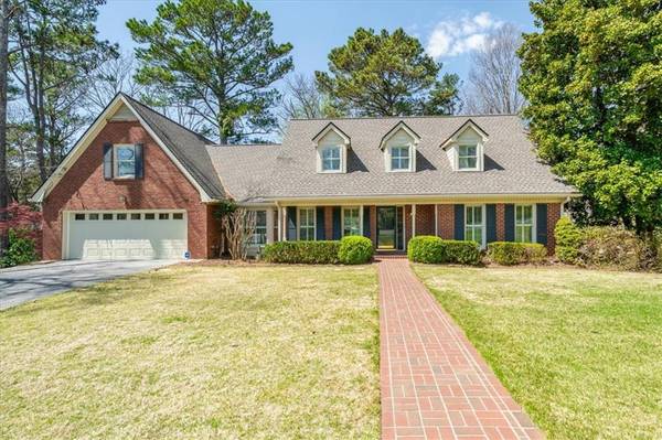 778 Lakeview LN, Berkeley Lake, GA 30096