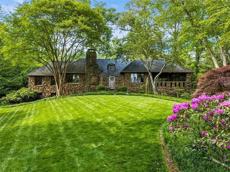 1050 E Club LN NE, Atlanta, GA 30319