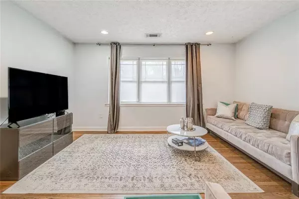 Atlanta, GA 30344,977 Pegg RD