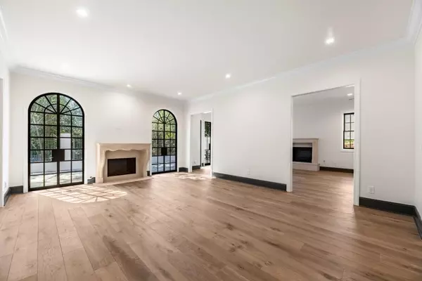 Atlanta, GA 30327,1 Mooregate SQ