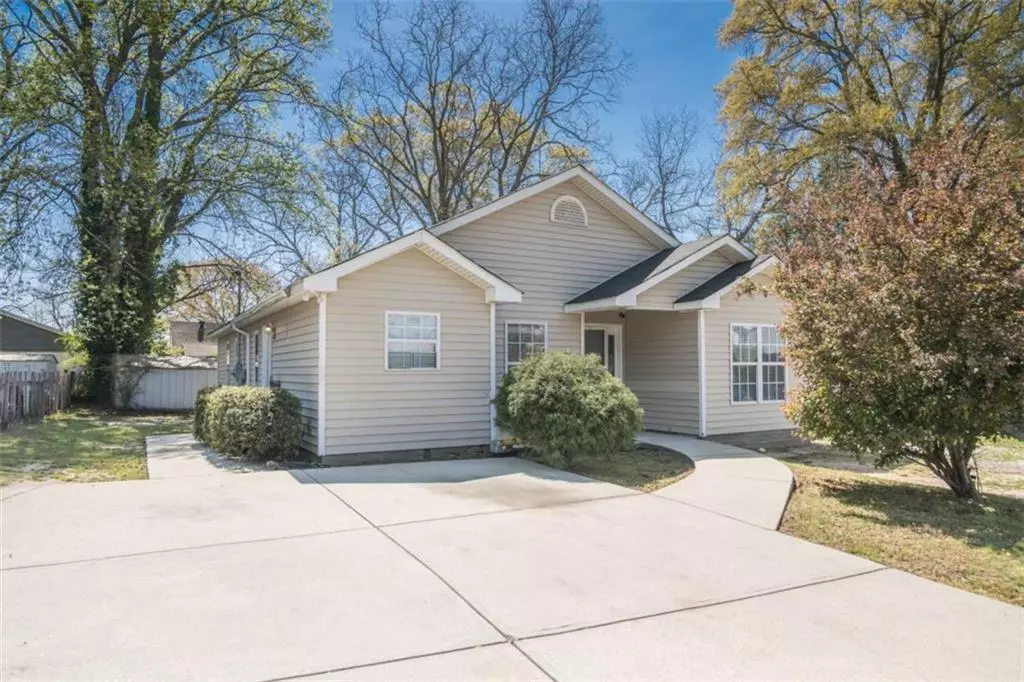 Winder, GA 30680,107 Griffith ST