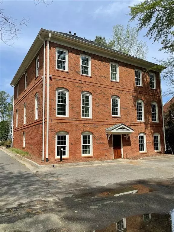 Roswell, GA 30075,585 Colonial Park DR