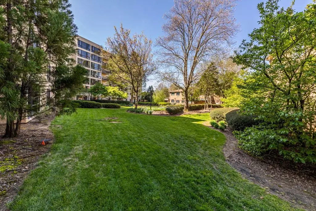 Decatur, GA 30033,1800 Clairmont LK #221