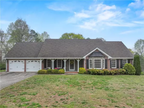 2904 Rivercrest DR, Gainesville, GA 30507