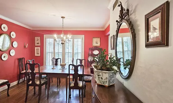 Atlanta, GA 30327,80 La Rue PL NW