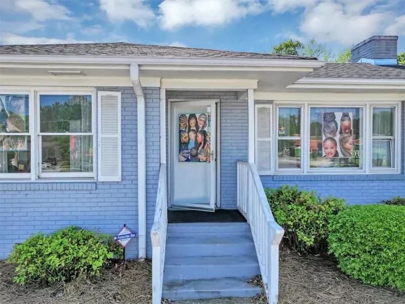 6084 Mableton Pkwy SE, Mableton, GA 30126