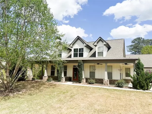 325 Brook Hollow LN, Loganville, GA 30052
