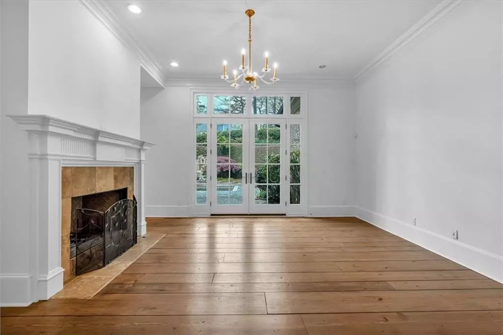 Atlanta, GA 30327,115 MOUNT PARAN RDG