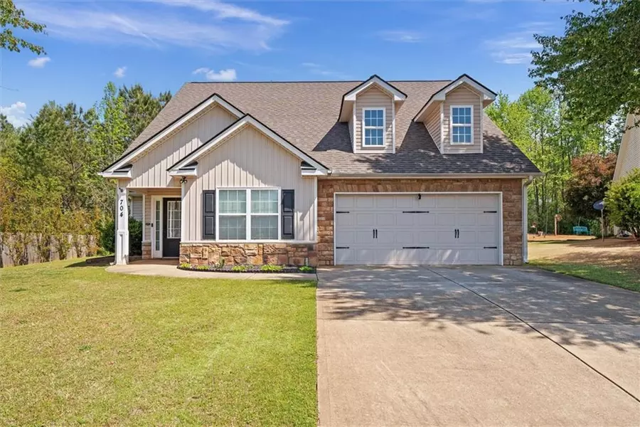 704 Williamsburg CT, Villa Rica, GA 30180