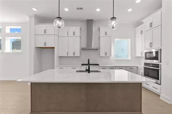 Woodstock, GA 30189,215 Strawberry LN