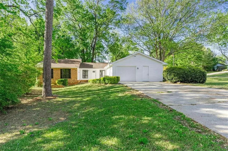 2254 Lisbon LN, Jonesboro, GA 30236