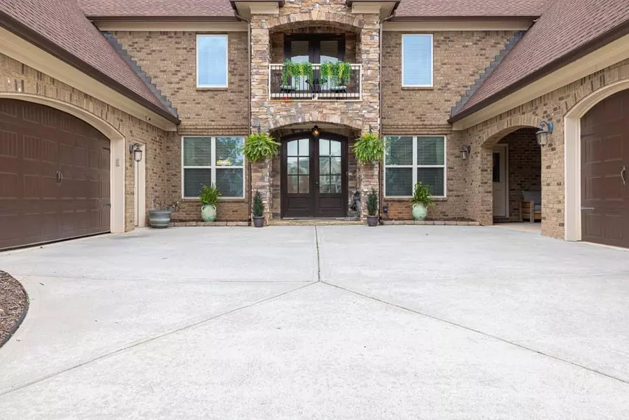 401 Sara CT, Loganville, GA 30052