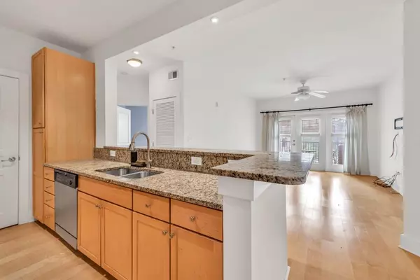 Atlanta, GA 30328,799 Hammond DR #314