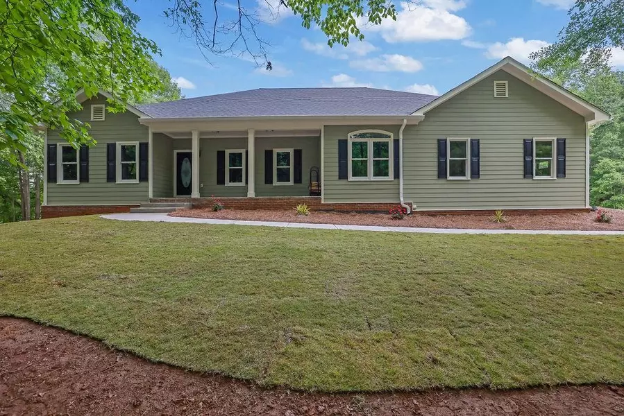 216 Scenic DR, Hoschton, GA 30548