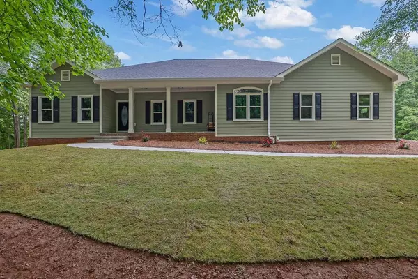 216 Scenic DR, Hoschton, GA 30548