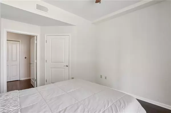 Atlanta, GA 30305,3040 Peachtree RD NW #713