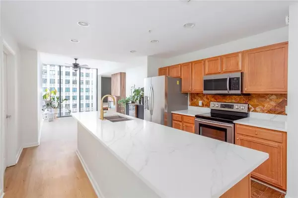 Atlanta, GA 30305,3040 Peachtree RD NW #815