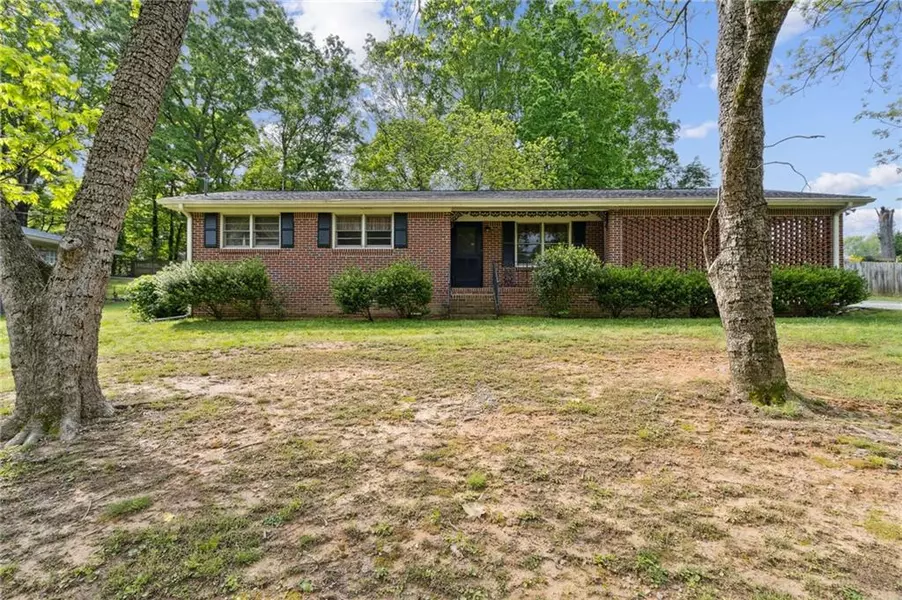 509 Woodland LN, Lawrenceville, GA 30043