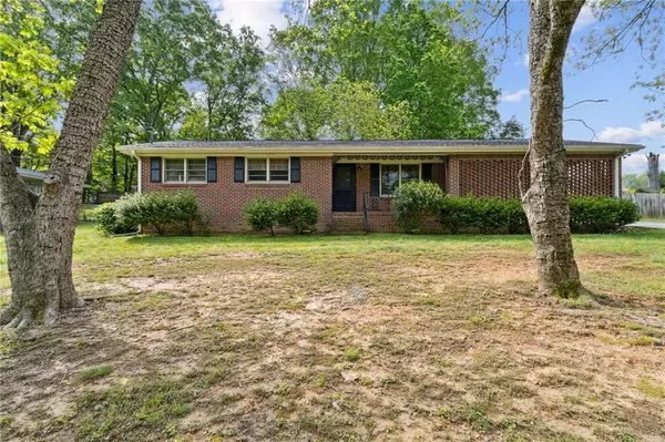509 Woodland LN, Lawrenceville, GA 30043