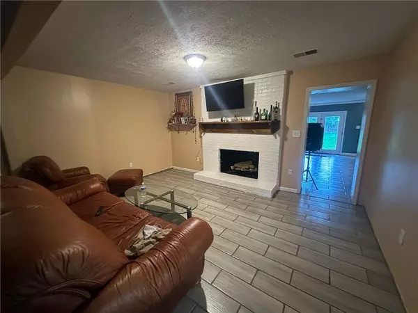Riverdale, GA 30274,661 Oak DR