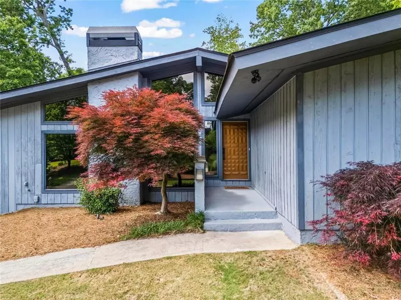 5148 Stratham DR, Dunwoody, GA 30338