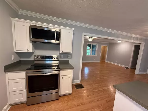 Buford, GA 30518,25 Stonehedge DR