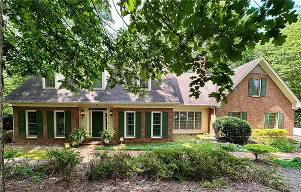 335 Cameron Ridge DR, Atlanta, GA 30328