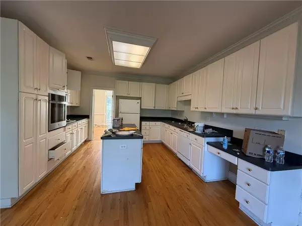 Conyers, GA 30013,1301 Winesap CT SE