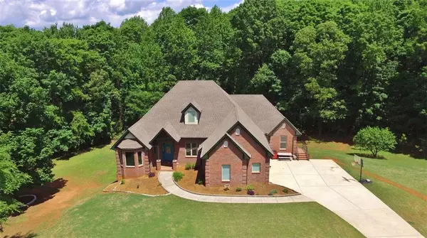 454 Primrose LN, Pendergrass, GA 30567