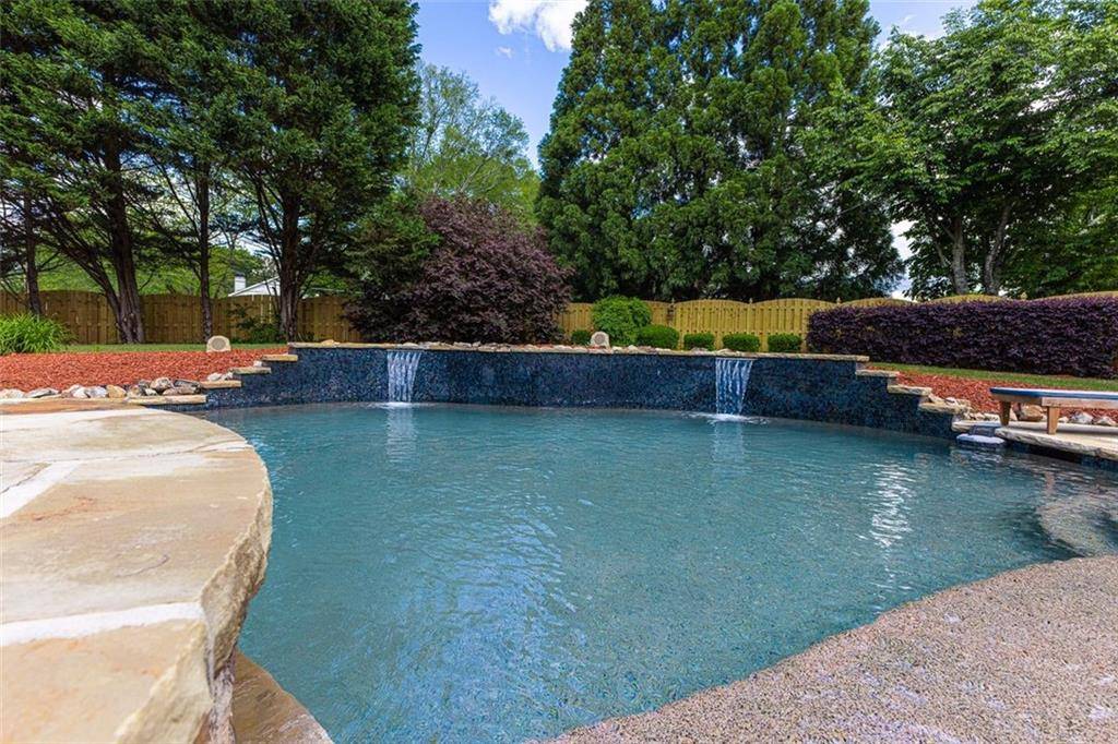 200 N Willow CT, Alpharetta, GA 30004