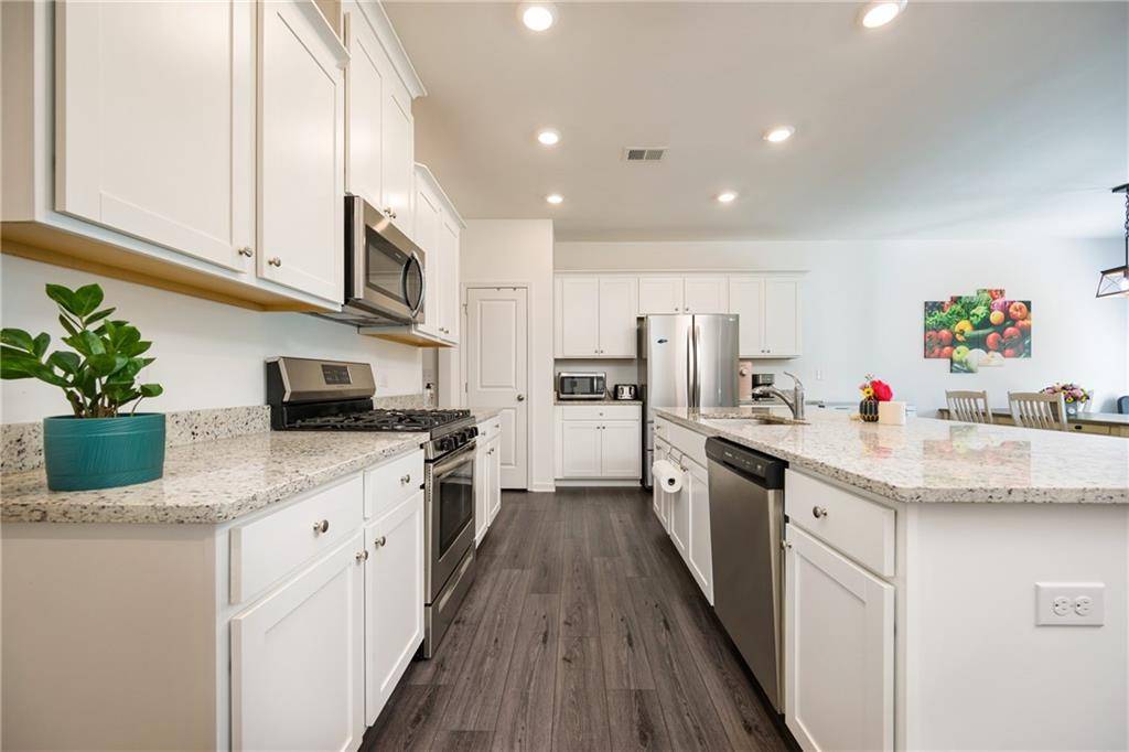 Suwanee, GA 30024,668 Isom WALK