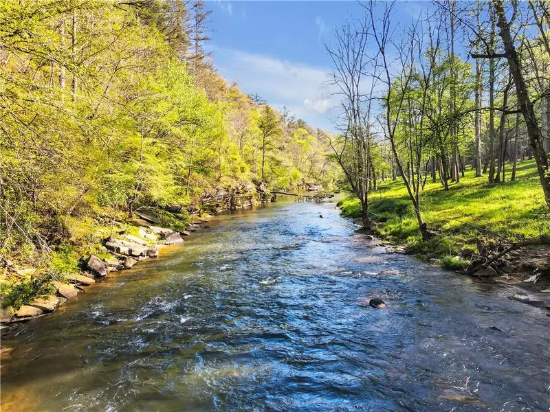 002 Swan Bridge RD, Talking Rock, GA 30175