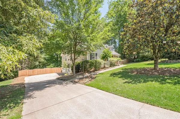 Dallas, GA 30132,115 OAK CREST LN